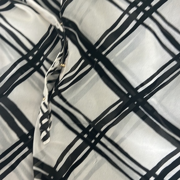 Cute sheer blouse - Picture 3 of 5